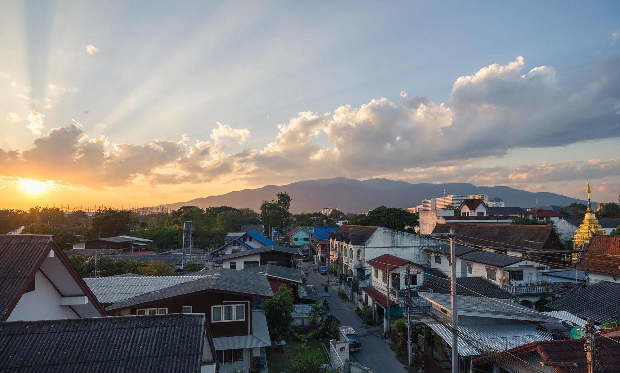 Cozy Inn Chiang Mai Exterior photo